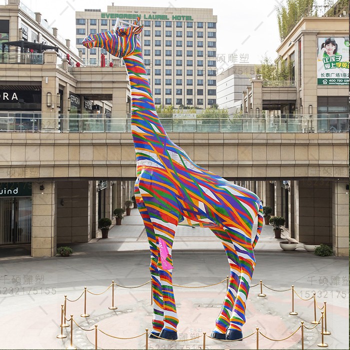 城市雕塑=长颈鹿